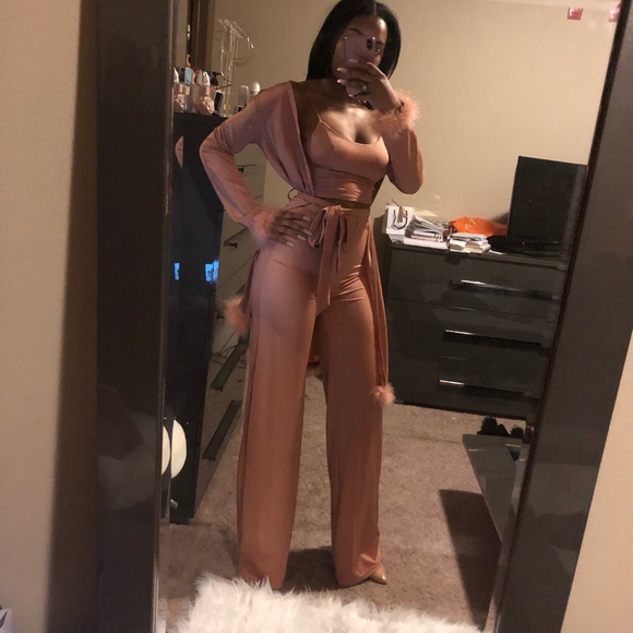 Fashion Nova Other - 3 Piece Feathered Robe Set